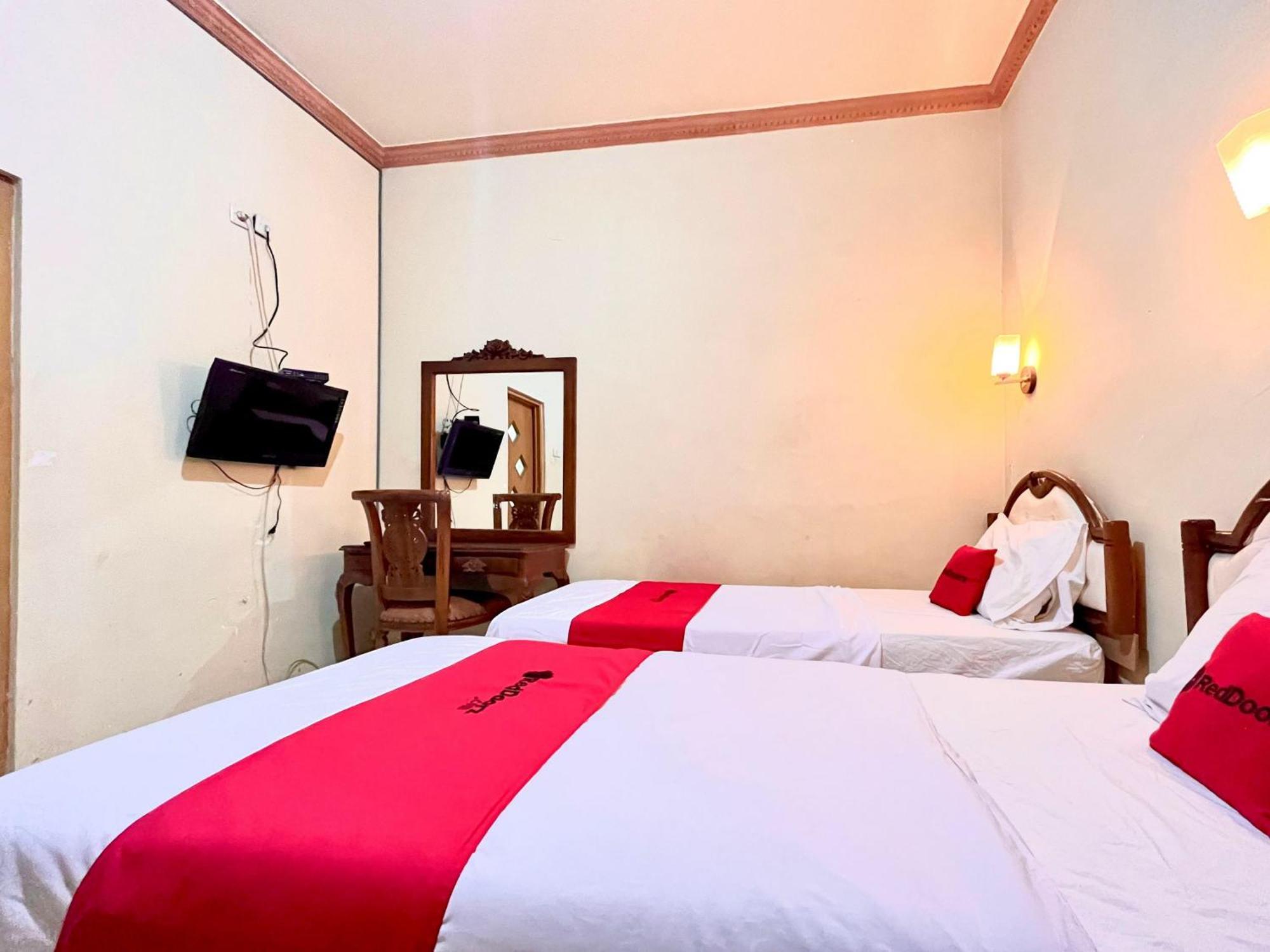 Reddoorz At Hotel Madani Syariah Lempuyangan Yogyakarta Luaran gambar