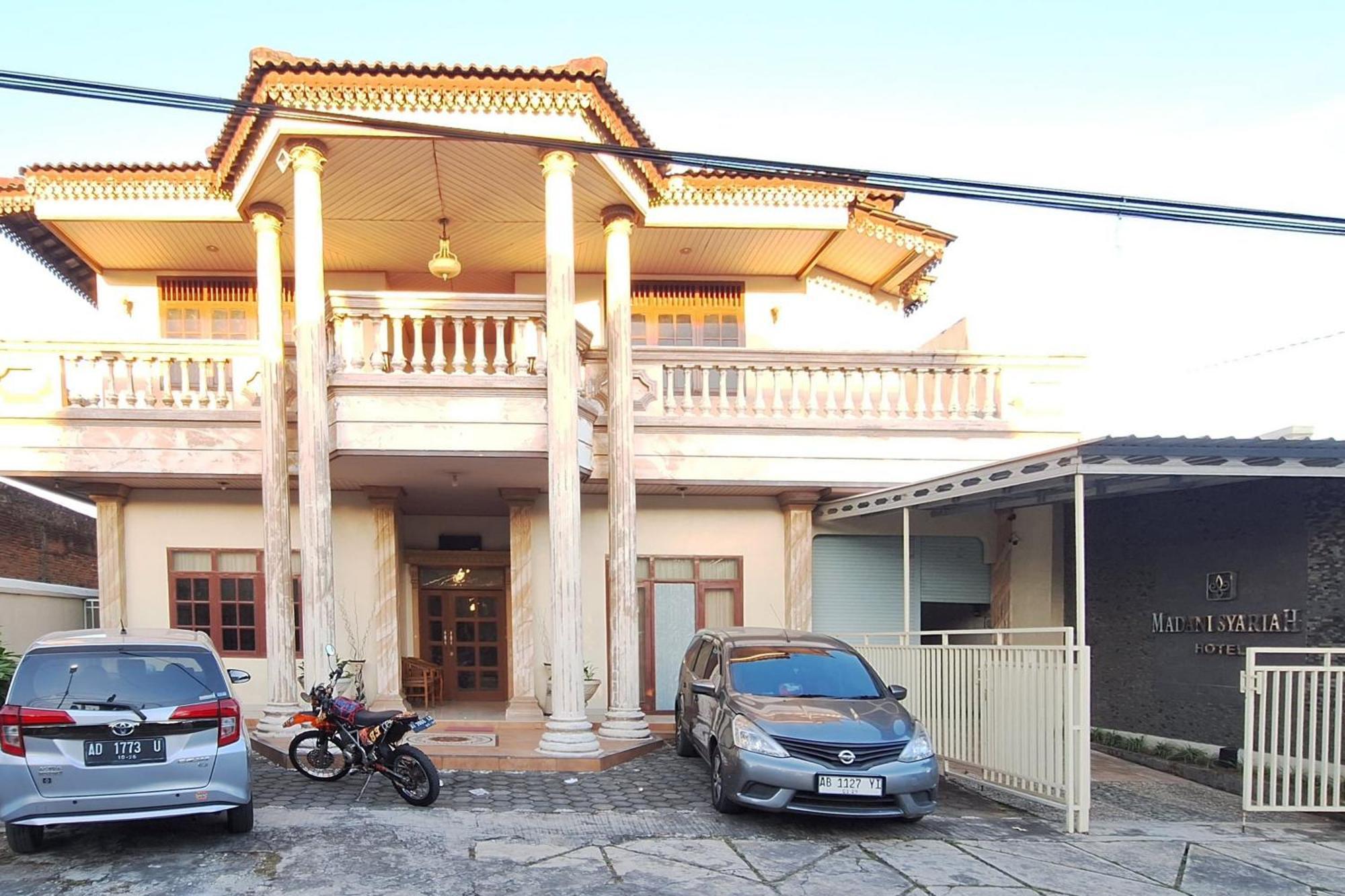 Reddoorz At Hotel Madani Syariah Lempuyangan Yogyakarta Luaran gambar