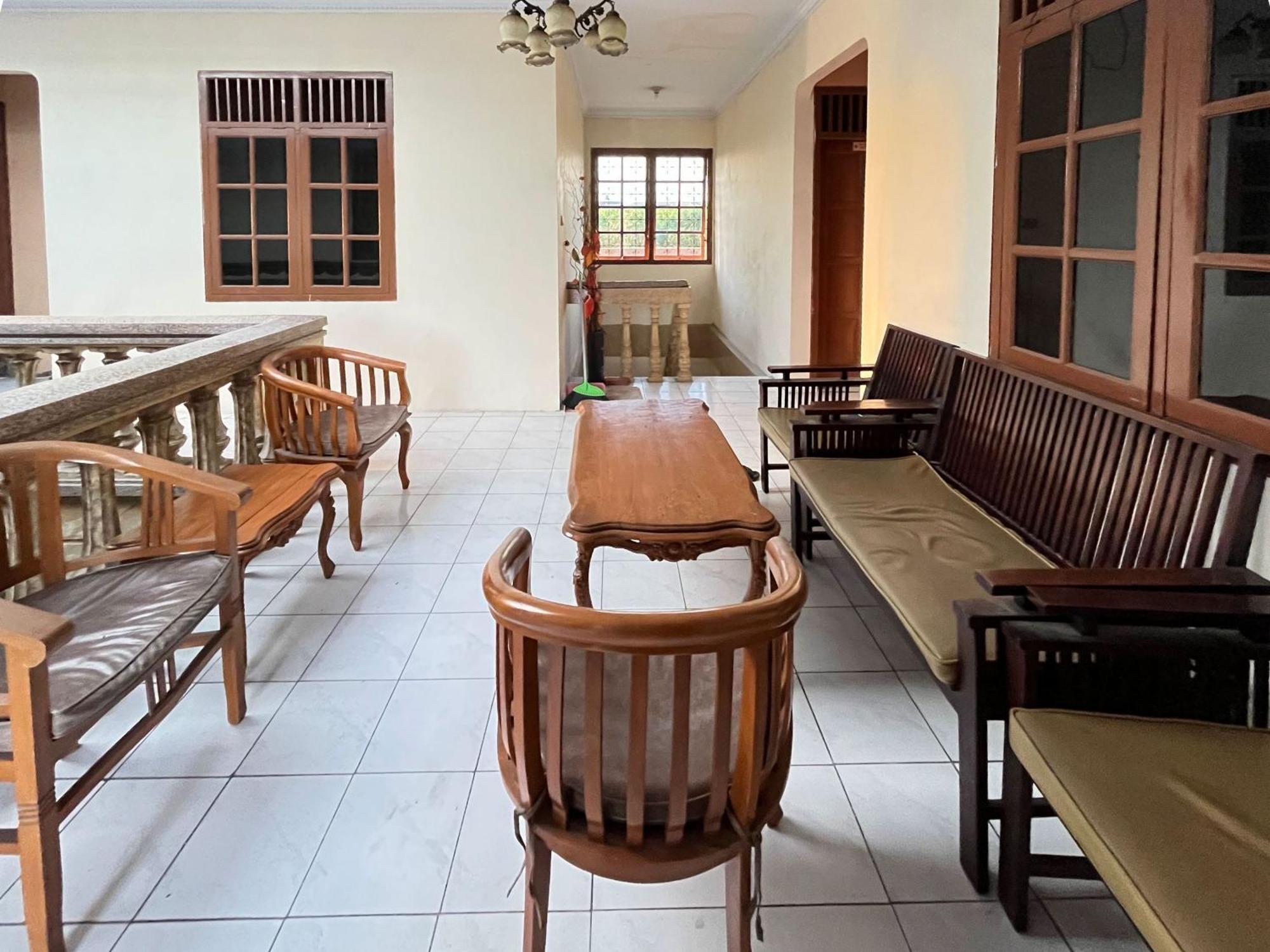 Reddoorz At Hotel Madani Syariah Lempuyangan Yogyakarta Luaran gambar