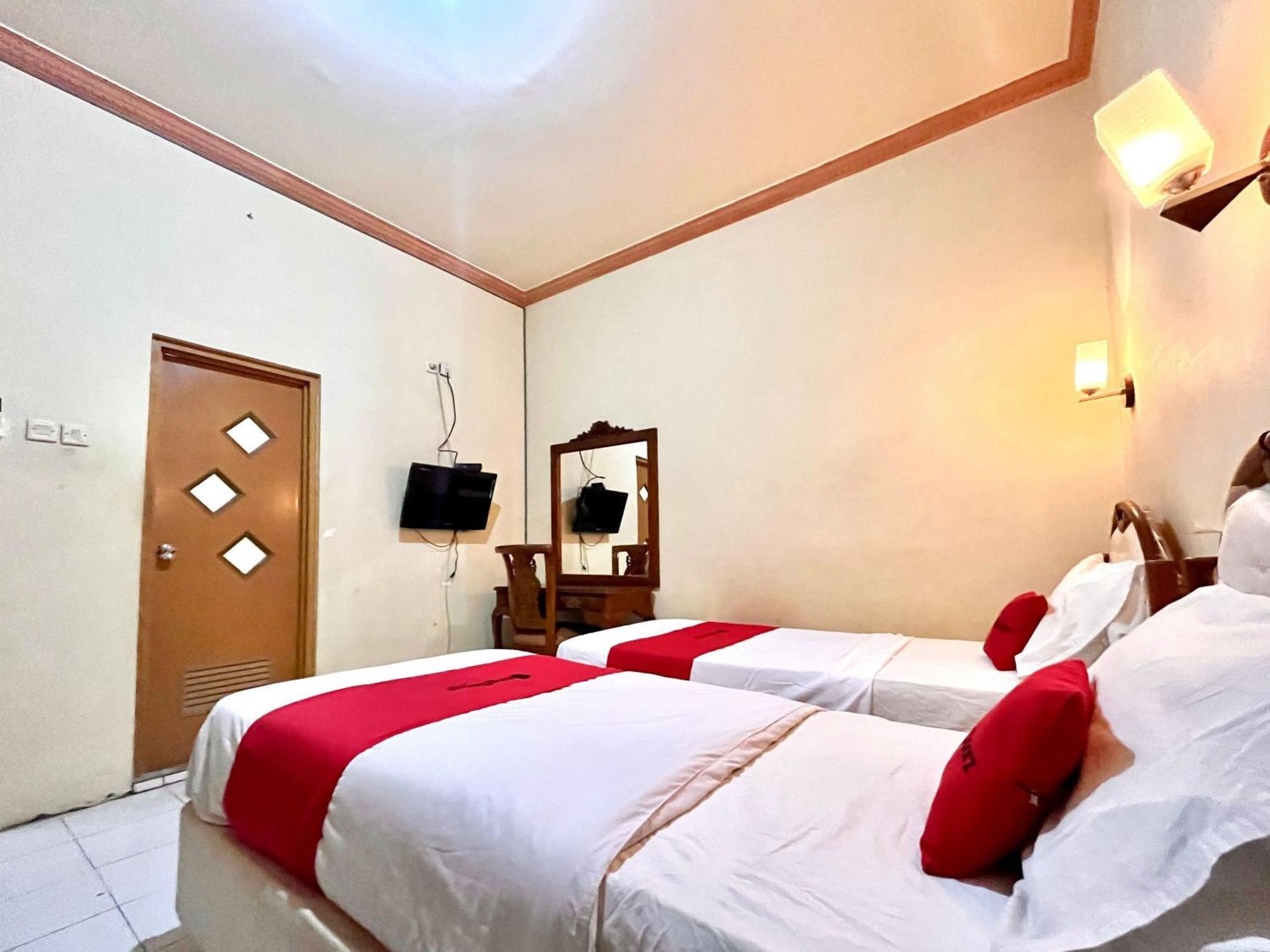 Reddoorz At Hotel Madani Syariah Lempuyangan Yogyakarta Luaran gambar